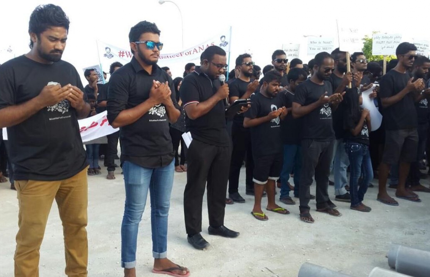 އަނަސްގެ މަަރަށް އިންސާފު ހޯދައިދޭން އެދި އާންމުން ބޭއްވި ހިނގާލުމެއްގައި އަޑުއުފުލަނީ: ހިތާމައަކީ އެތައް ގާތިލުންނެއް މިނިވަންކަމާ އެކު އުޅެވޭ ގޮތް ވުން