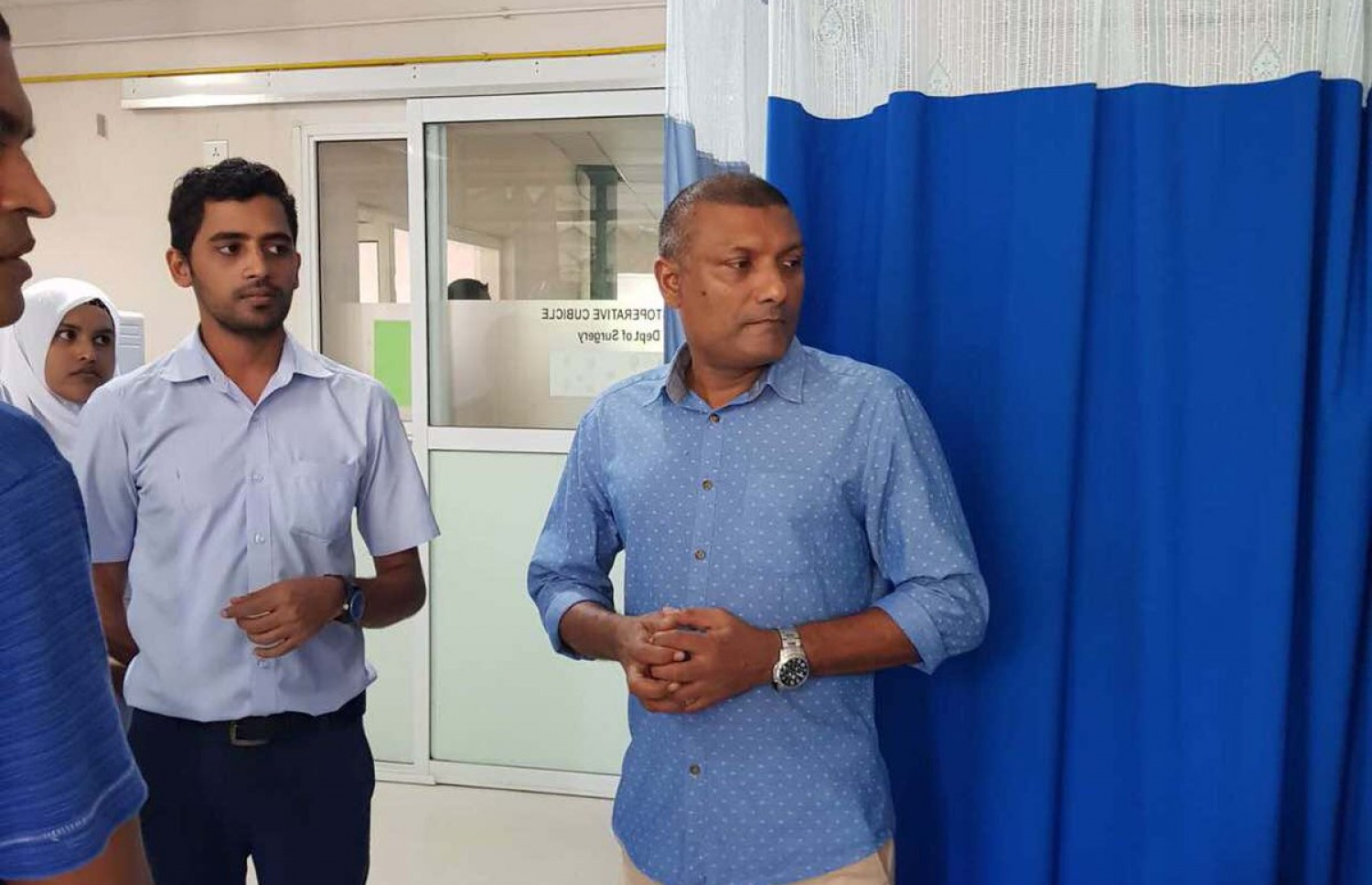 ރައްޒާންގެ އާއިލާގެ މެމްބަރުންނާ ޕޮލިސް ކޮމިޝަނަރު މިއަދު ބައްދަލުކުރައްވަނީ. - ފޮޓޯ: ޕޮލިސް