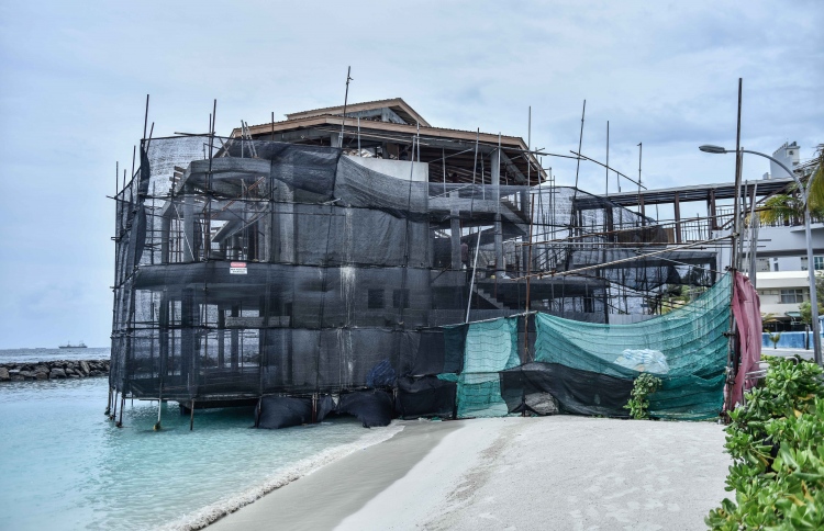 ރަސްފަންނުގެ ޕެވިލިއަން ހިންގަން ދެ ފަރާތެއް!