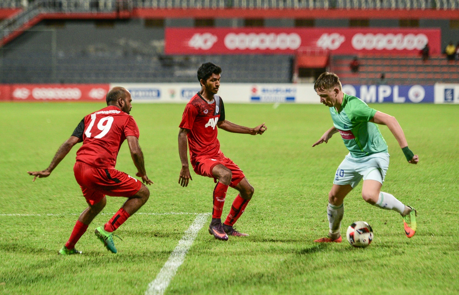 ތިނަދޫގެ އަންކޮ (މ) އާއި ޒުއްބަ ކައިރިން އިލިއާ ބޯޅަ ހިފައިގެން ދަނީ.-- ފޮޓޯ: ހުސެއިން ވަހީދު/ މިހާރު