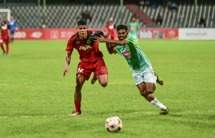 ތަފާތު ބޮޑު މޮޅަކާ އެކު ތިނަދޫ ގަދަ ހަތަރަކާ ދިމާލަށް