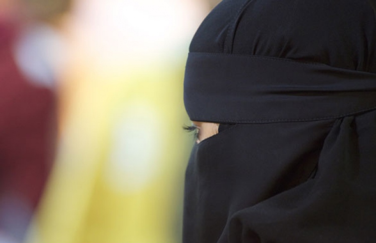 ބުރުގާ ބާލަން އެންގުމުން ބަދަލަކަށް 85000 ޑޮލަރު