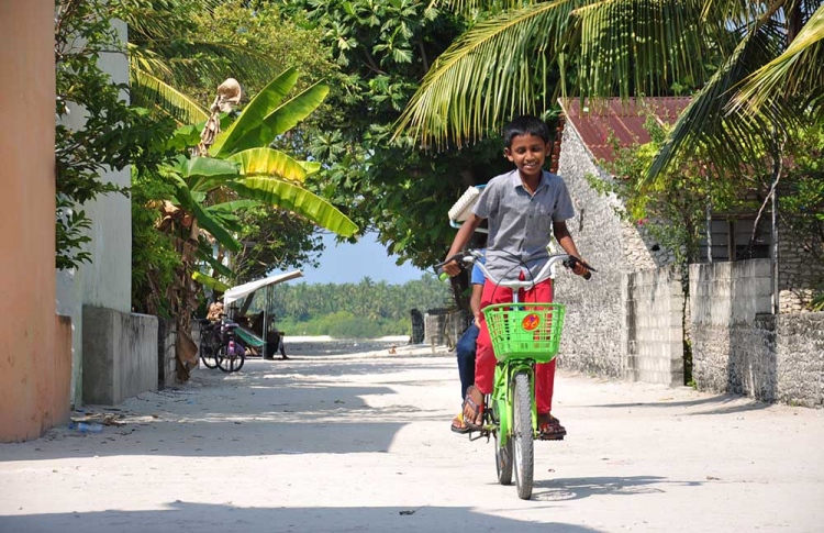 މާޅޮހުގައި ޕްލާސްޓިކް ކޮތަޅު ރިސައިކަލް ކުރަނީ