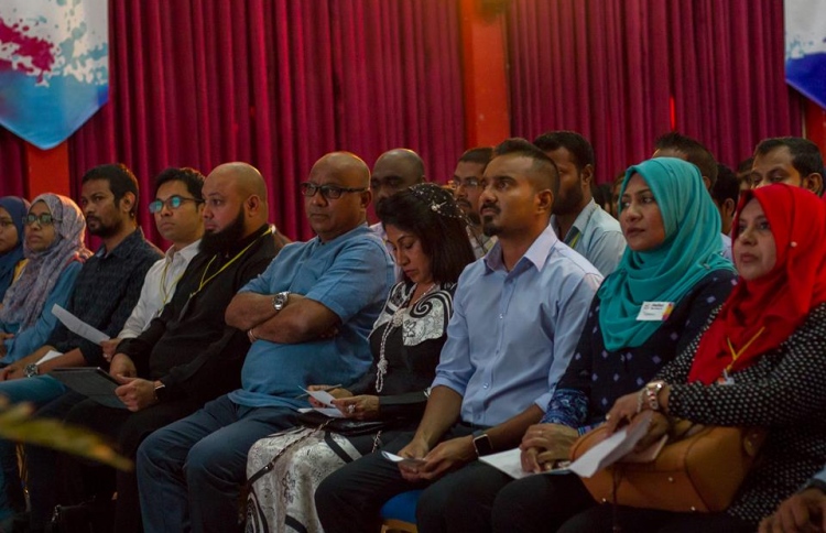 އައިލެންޑާސް އިން ޓީޗަރުންނަށް މަހާސިންތާއެއް ބާއްވައިފި