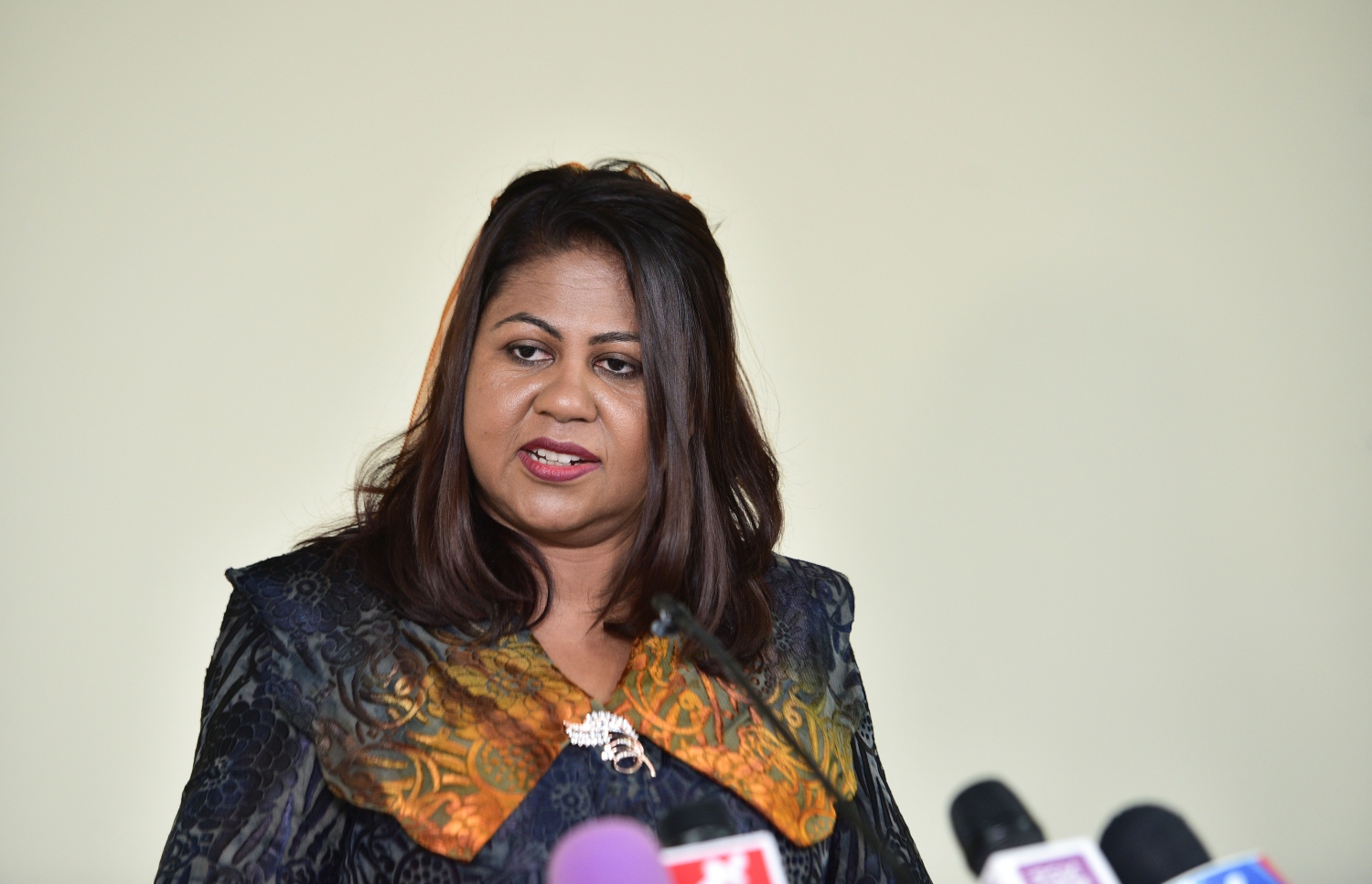 ދިފާއީ ހެއްކެއްގެ ގޮތުގައި ޔާމީންގެ ފަރާތްޕުޅުން ހުށަހެޅުއްވީ އެމްއެމްއޭގެ ކުރީގެ ގަވަރުނަރު އަޒީމާ.