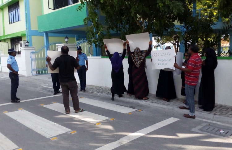 މުޒާހަރާކުރި ޓީޗަރުން ކަނޑާނުލަން ނިންމައިފި