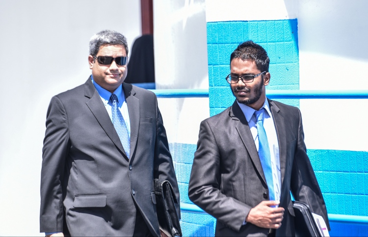 ފާރިސްގެ ވަކީލުންގެ ޝަކުވާ ސުޕްރީމް ކޯޓާއި ހައި ކޯޓަށް