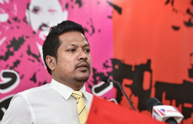 މަޖިލިސް ހުއްޓުވާފައި އޮތީ ސަރުކާރު ދިފާއުކުރަން:އިންތި