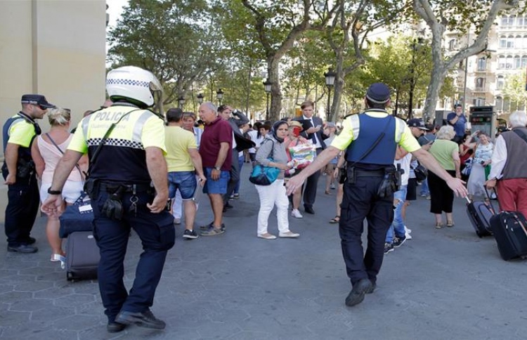 ބާސެލޯނާގައި ވޭނަކުން ޖައްސާ 13 މީހުން މަރާލައިފި