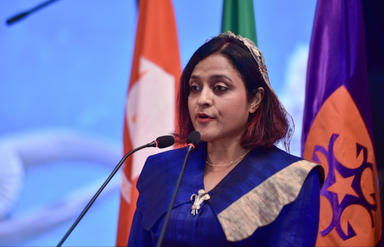 ގައުމު އެއްބައިކުރުމުގައި މަސައްކަތް ކުރަން ޖެހޭ:ދުންޔާ