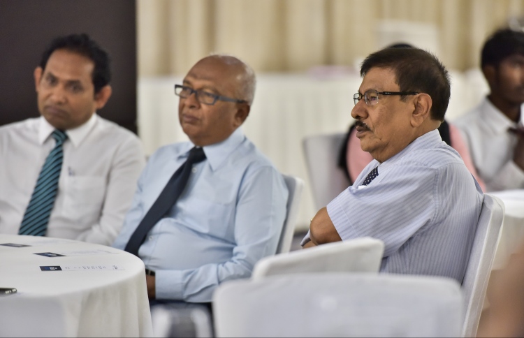 "އެމްޔޫ މަނިކަކީ ވިޔަފާރީގައި ފަރުވާތެރި ނަމޫނާއެއް"