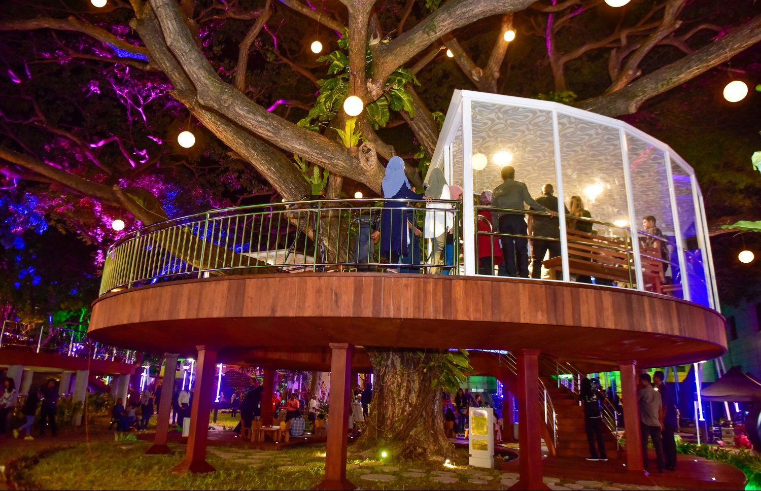 ސަލްޓަން ޕާކްގެ ބިއްލޫރި "ގޭ"ގައި ބަޔަކު މަޑުކޮށްލައިން -- ފޮޓޯ: ނިޝާން އަލީ/މިހާރު