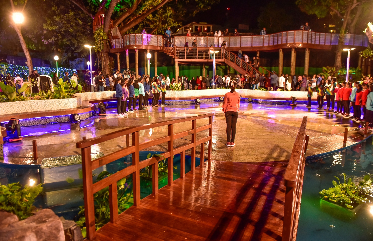 ސަލްޓަން ޕާކް މިހާރު އޮތް ގޮތް: ބައެއް ފާރަތްތަކުން ދަނީ ފާޑުކިޔަމުން -- ފޮޓޯ: ނިޝާން އަލީ/މިހާރު