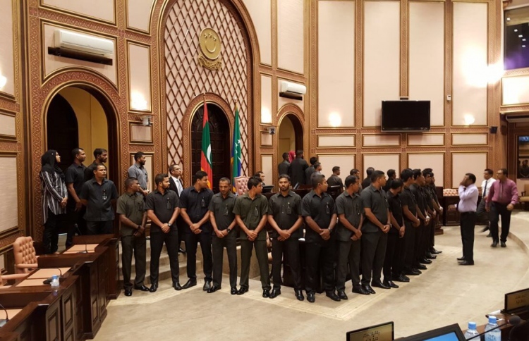 ގޮނޑިތައް ހުސް، މުއްދަތު ހަމަވެއްޖެ،އިންތިހާބު ކޮބާ؟