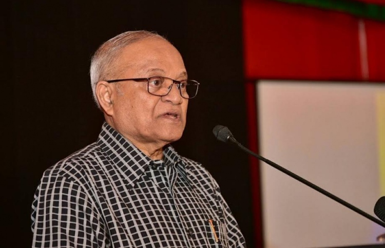 ބައި އިލެކްޝަން ހުއްޓުވަން ނުކުންނަންޖެހޭ: މައުމޫން