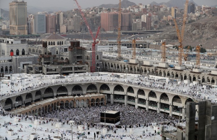 ހައްޖު ދަނީ ސިޔާސީ ކުރަމުން: އިންޑޮނީޝިއާގެ ޒުވާނުން