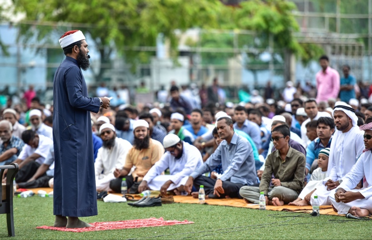 ބޮޑު ޖަމާއަތުގައި އީދު ނަމާދުކުރަން ހުއްދަ ނަގަންޖެހޭ