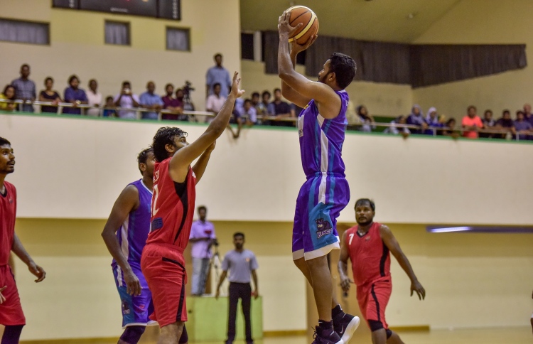 ފައިނަލުގެ ފުރަތަމަ ޖާގަ ކިންގްސް އަށް