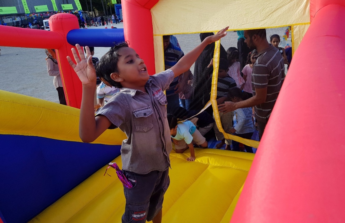 ވިލިމާލެ: ސެޕްޓެމްބަރު 9، 2017- ޕީސް ފައުންޑޭޝަނުން އިންތިޒާމުކޮށްގެން ވިލިމާލޭ ބޯޅަދަނޑުގައި ބޭއްވި "ޕެބްްލްސް" އާއިލީ ހަވީރުގެ ތެރެއިން.--- ފޮޓޯ: އަހުމަދު އަބްދުﷲ ސައީދު/ މިހާރު