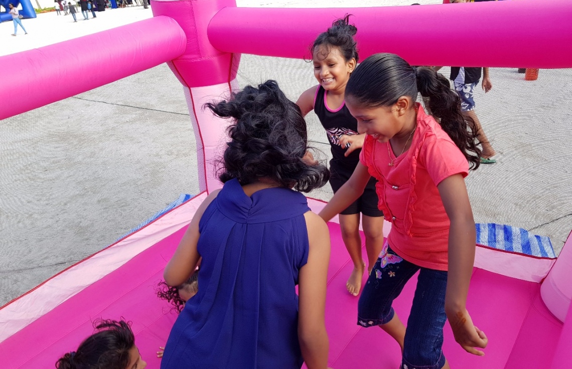 ވިލިމާލެ: ސެޕްޓެމްބަރު 9، 2017- ޕީސް ފައުންޑޭޝަނުން އިންތިޒާމުކޮށްގެން ވިލިމާލޭ ބޯޅަދަނޑުގައި ބޭއްވި "ޕެބްްލްސް" އާއިލީ ހަވީރުގެ ތެރެއިން.--- ފޮޓޯ: އަހުމަދު އަބްދުﷲ ސައީދު/ މިހާރު