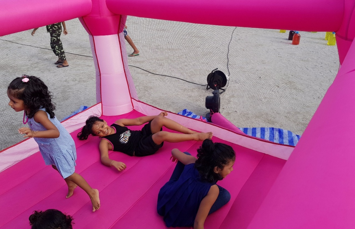 ވިލިމާލެ: ސެޕްޓެމްބަރު 9، 2017- ޕީސް ފައުންޑޭޝަނުން އިންތިޒާމުކޮށްގެން ވިލިމާލޭ ބޯޅަދަނޑުގައި ބޭއްވި "ޕެބްްލްސް" އާއިލީ ހަވީރުގެ ތެރެއިން.--- ފޮޓޯ: އަހުމަދު އަބްދުﷲ ސައީދު/ މިހާރު