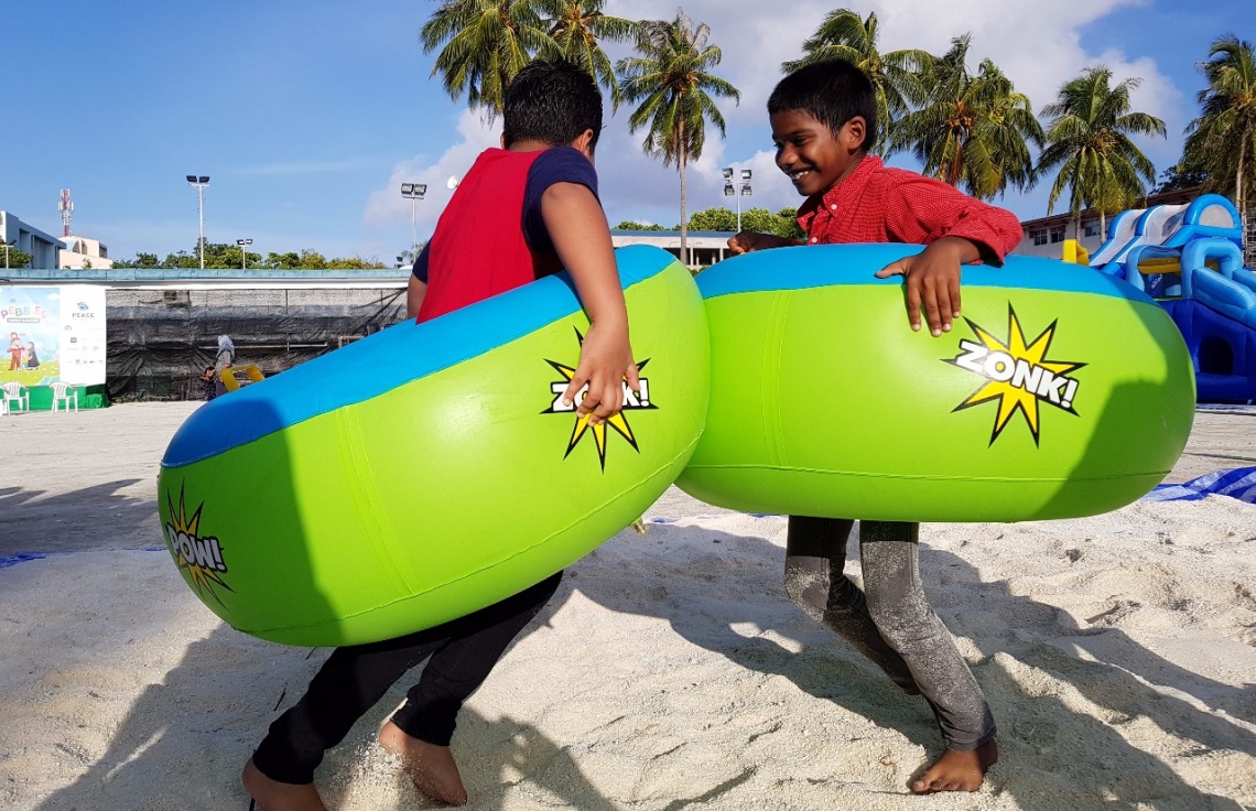 ވިލިމާލެ: ސެޕްޓެމްބަރު 9، 2017- ޕީސް ފައުންޑޭޝަނުން އިންތިޒާމުކޮށްގެން ވިލިމާލޭ ބޯޅަދަނޑުގައި ބޭއްވި "ޕެބްްލްސް" އާއިލީ ހަވީރުގެ ތެރެއިން.--- ފޮޓޯ: އަހުމަދު އަބްދުﷲ ސައީދު/ މިހާރު