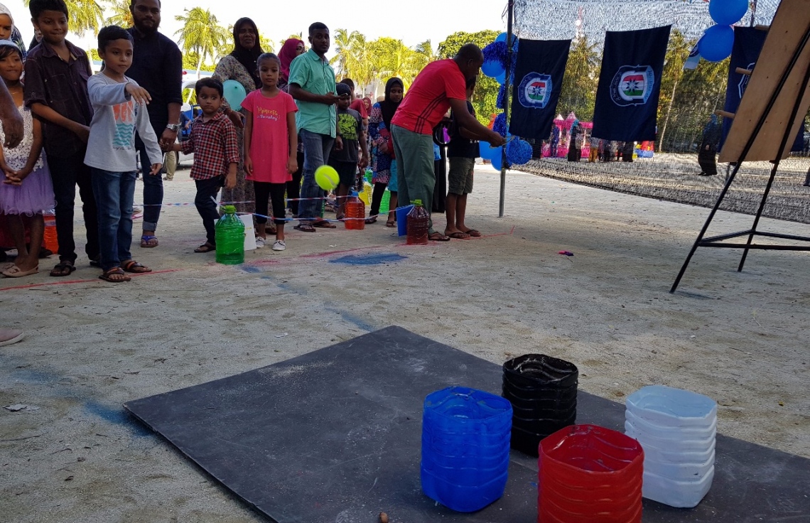 ވިލިމާލެ: ސެޕްޓެމްބަރު 9، 2017- ޕީސް ފައުންޑޭޝަނުން އިންތިޒާމުކޮށްގެން ވިލިމާލޭ ބޯޅަދަނޑުގައި ބޭއްވި "ޕެބްްލްސް" އާއިލީ ހަވީރުގެ ތެރެއިން.--- ފޮޓޯ: އަހުމަދު އަބްދުﷲ ސައީދު/ މިހާރު