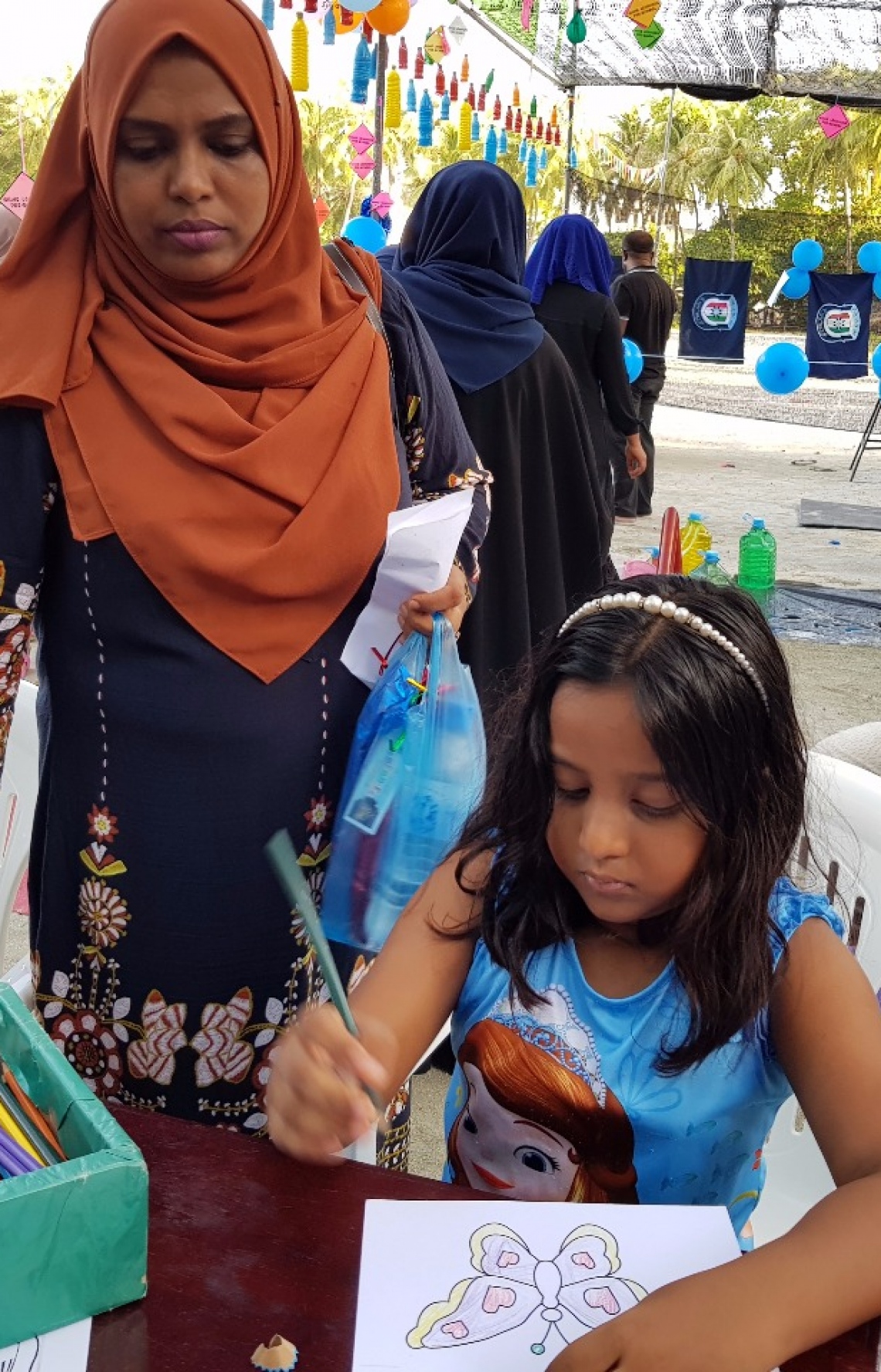 ވިލިމާލެ: ސެޕްޓެމްބަރު 9، 2017- ޕީސް ފައުންޑޭޝަނުން އިންތިޒާމުކޮށްގެން ވިލިމާލޭ ބޯޅަދަނޑުގައި ބޭއްވި "ޕެބްްލްސް" އާއިލީ ހަވީރުގެ ތެރެއިން.--- ފޮޓޯ: އަހުމަދު އަބްދުﷲ ސައީދު/ މިހާރު