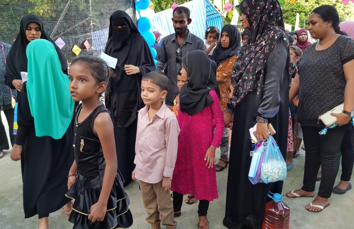 ވިލިމާލެ: ސެޕްޓެމްބަރު 9، 2017- ޕީސް ފައުންޑޭޝަނުން އިންތިޒާމުކޮށްގެން ވިލިމާލޭ ބޯޅަދަނޑުގައި ބޭއްވި "ޕެބްްލްސް" އާއިލީ ހަވީރުގެ ތެރެއިން.--- ފޮޓޯ: އަހުމަދު އަބްދުﷲ ސައީދު/ މިހާރު