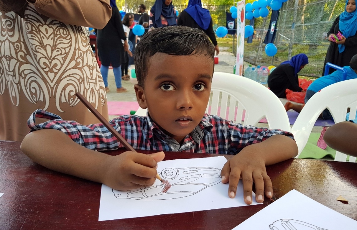 ވިލިމާލެ: ސެޕްޓެމްބަރު 9، 2017- ޕީސް ފައުންޑޭޝަނުން އިންތިޒާމުކޮށްގެން ވިލިމާލޭ ބޯޅަދަނޑުގައި ބޭއްވި "ޕެބްްލްސް" އާއިލީ ހަވީރުގެ ތެރެއިން.--- ފޮޓޯ: އަހުމަދު އަބްދުﷲ ސައީދު/ މިހާރު