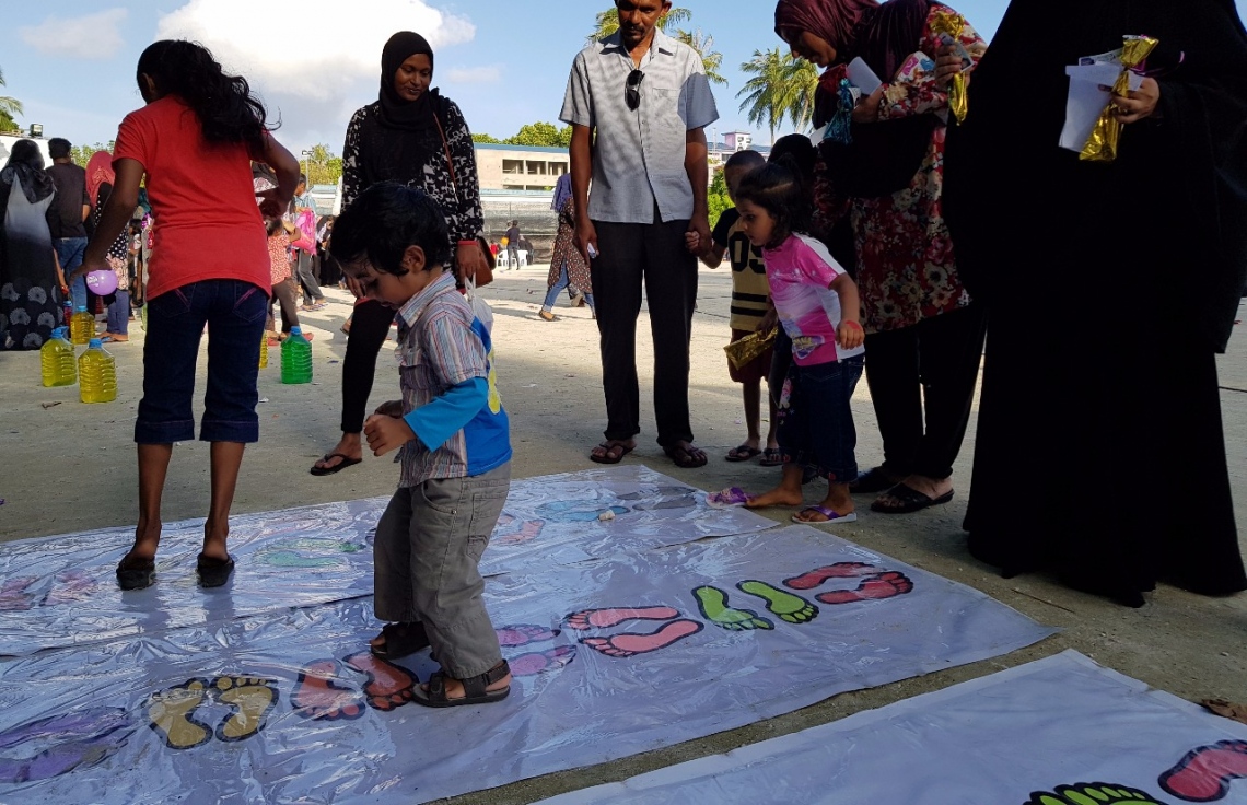 ވިލިމާލެ: ސެޕްޓެމްބަރު 9، 2017- ޕީސް ފައުންޑޭޝަނުން އިންތިޒާމުކޮށްގެން ވިލިމާލޭ ބޯޅަދަނޑުގައި ބޭއްވި "ޕެބްްލްސް" އާއިލީ ހަވީރުގެ ތެރެއިން.--- ފޮޓޯ: އަހުމަދު އަބްދުﷲ ސައީދު/ މިހާރު