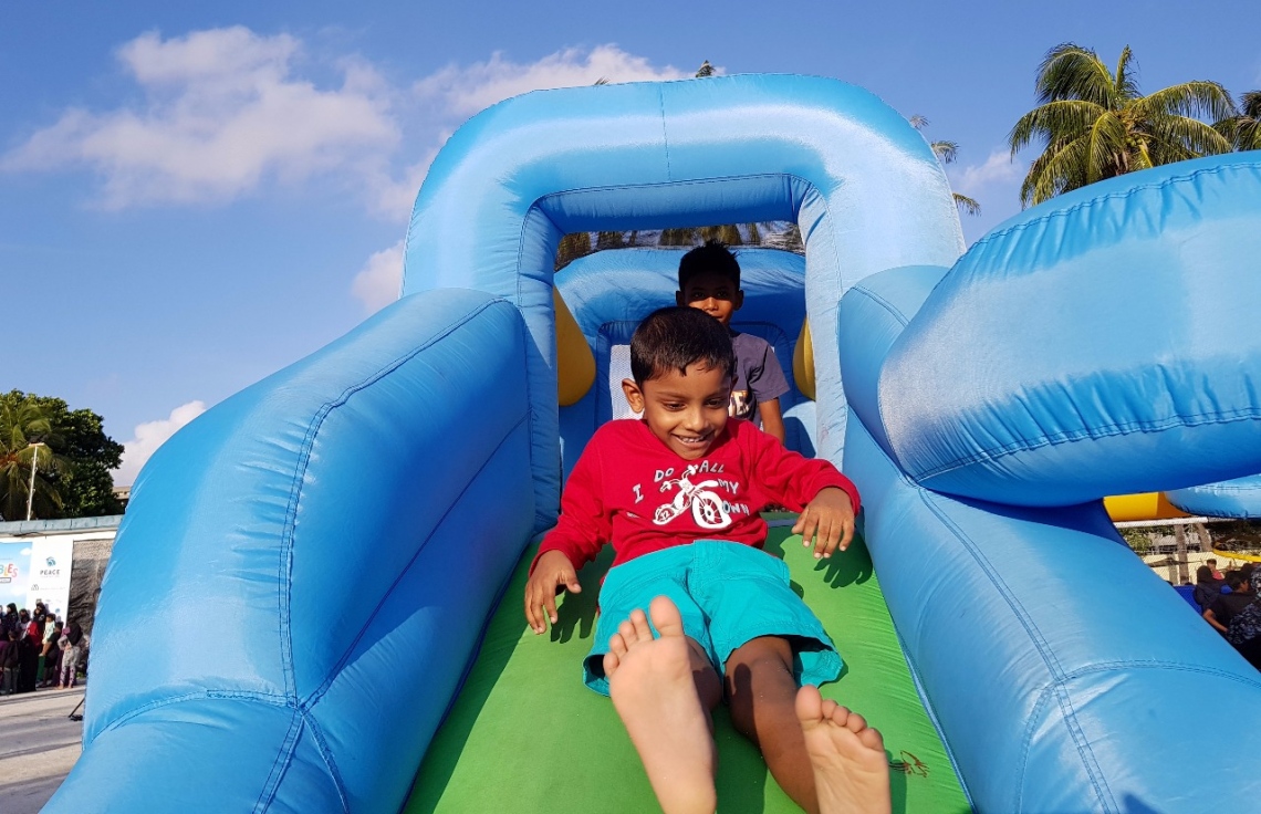 ވިލިމާލެ: ސެޕްޓެމްބަރު 9، 2017- ޕީސް ފައުންޑޭޝަނުން އިންތިޒާމުކޮށްގެން ވިލިމާލޭ ބޯޅަދަނޑުގައި ބޭއްވި "ޕެބްްލްސް" އާއިލީ ހަވީރުގެ ތެރެއިން.--- ފޮޓޯ: އަހުމަދު އަބްދުﷲ ސައީދު/ މިހާރު