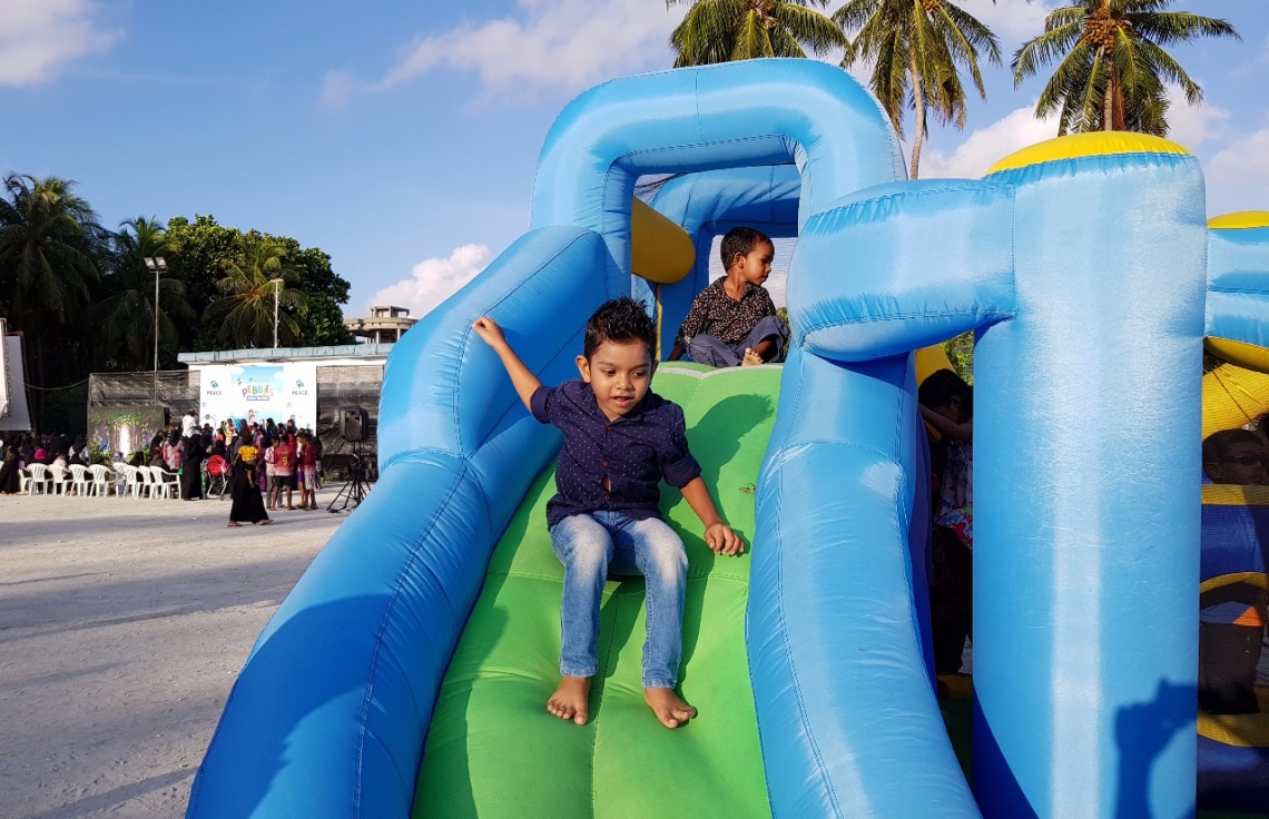 ވިލިމާލެ: ސެޕްޓެމްބަރު 9، 2017- ޕީސް ފައުންޑޭޝަނުން އިންތިޒާމުކޮށްގެން ވިލިމާލޭ ބޯޅަދަނޑުގައި ބޭއްވި "ޕެބްްލްސް" އާއިލީ ހަވީރުގެ ތެރެއިން.--- ފޮޓޯ: އަހުމަދު އަބްދުﷲ ސައީދު/ މިހާރު