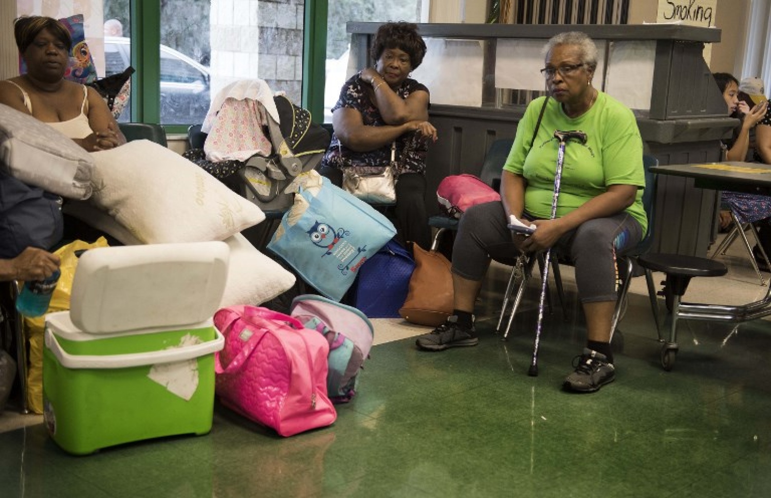 ފްލޮރިޑާ އަށް ތޫފާން އަރާތީ ރައްކާތެރިކަމުގެ ހިސާބުތަކަށް ބަދަލުވި ބަޔަކު. --ފޮޓޯ:އޭއެފްޕީ