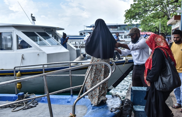 ފެރީން ފައިބަނިކޮށް އަންހެނަކު ވެއްޓި އަނިޔާވެއްޖެ