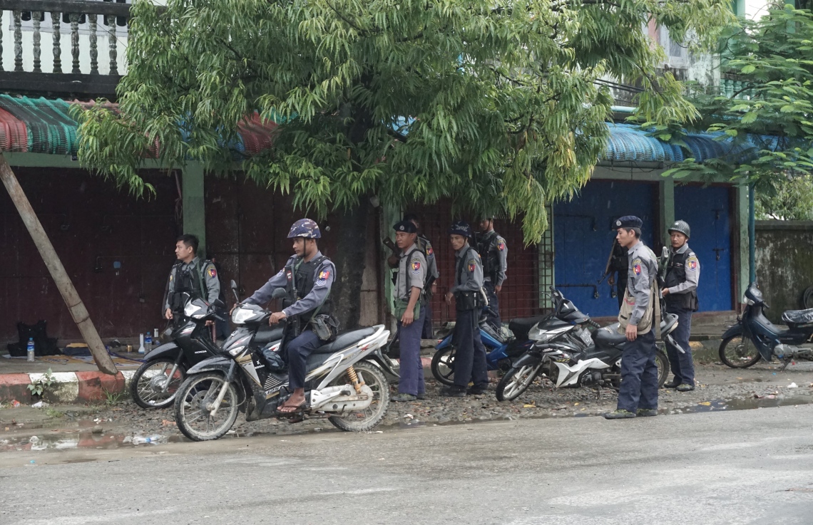 މިއަންމާ ސިފައިން ރަކީން ސްޓޭޓުގައި ހަރަކާތްތެރި ވަނީ. --ފޮޓޯ:އޭއެފްޕީ