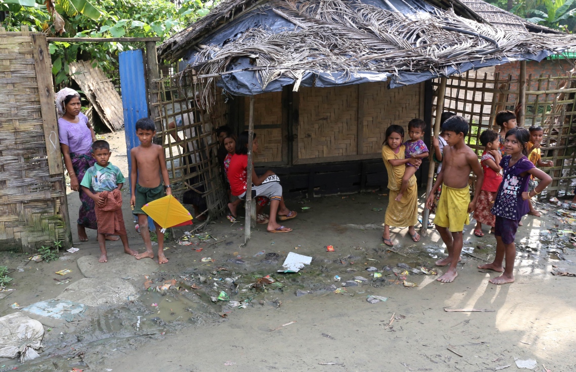 މިއަންމާގެ ރަކީން ސްޓޭޓުގެ އަވަށެއްގައި މުސްލިމުންގެ ބަޔަކު. --ފޮޓޯ:އޭއެފްޕީ