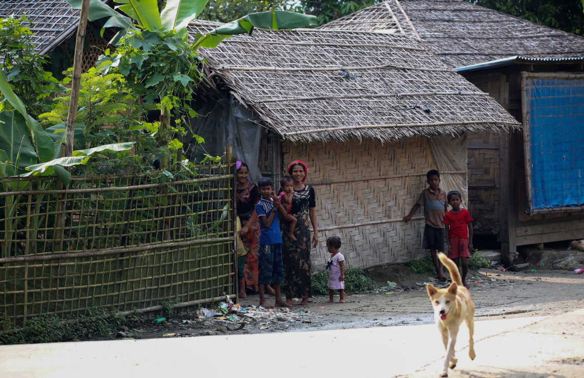 މިއަންމާގެ ރަކީން ސްޓޭޓުގެ އަވަށެއްގައި މުސްލިމުންގެ ބަޔަކު. --ފޮޓޯ:އޭއެފްޕީ