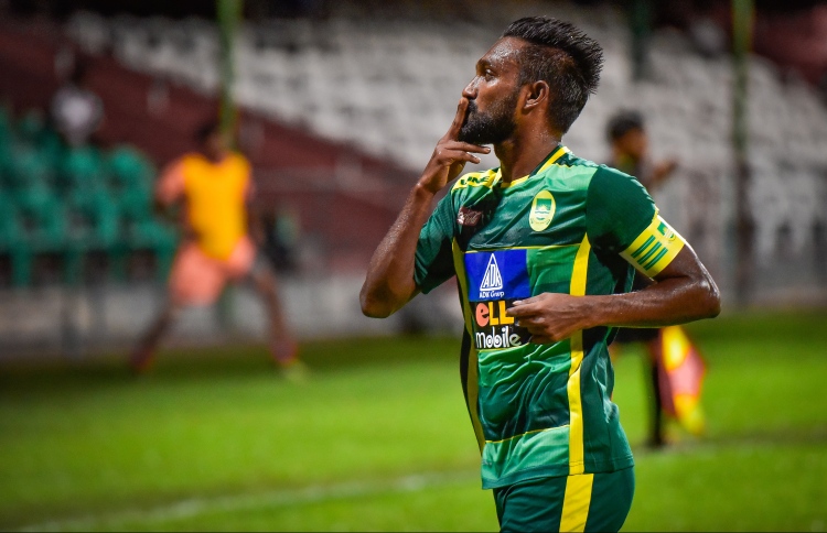 އުމެއިރުގެ ދެ ލަނޑުން މާޒިޔާ އަށް ރަނގަޅު ފެށުމެއް