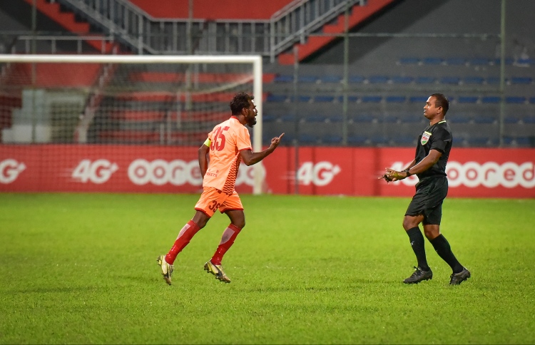 ރެފްރީ ނިއުޝާދުގެ ސަސްޕެންޝަން އުވާލައިފި