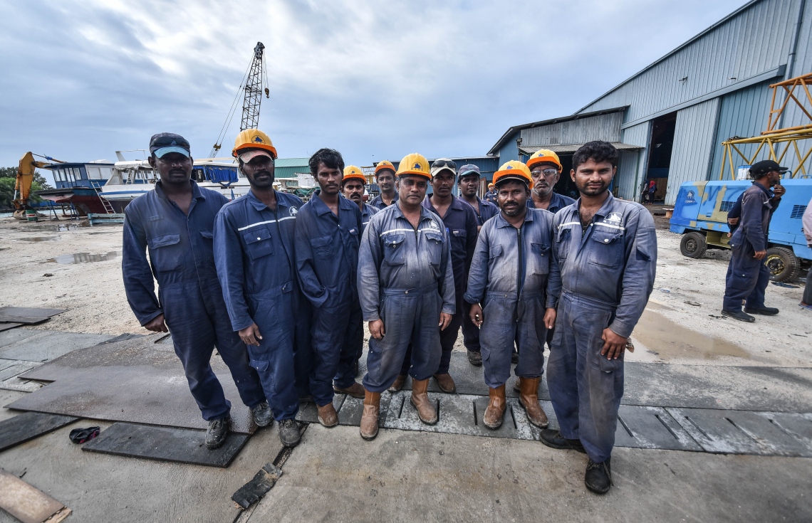 ތިލަފުށި: ސެޕްޓެމްބަރ 11، 2017- އެމްޓީސީސީން ތަރައްގީކޮށް، ރަސްމީކޮށް ހުޅުވި އެ ކުންފުނީގެ ބޯޓުޔާޑުގެ މުވައްޒަފުންތަކެއް ފޮޓޯއަކަށް ހުއްޓިގެން: އަމާޒަކީ ވިޔަފާރި އުސޫލުން އެހެން ފަރާތްތަކަށް ވެސް ޚިދުމަތް ދިނުން ކަމަށް އެމްޓީސީސީން ބުނޭ.---ފޮޓޯ: ހުސެއިން ވަހީދު/މިހާރު