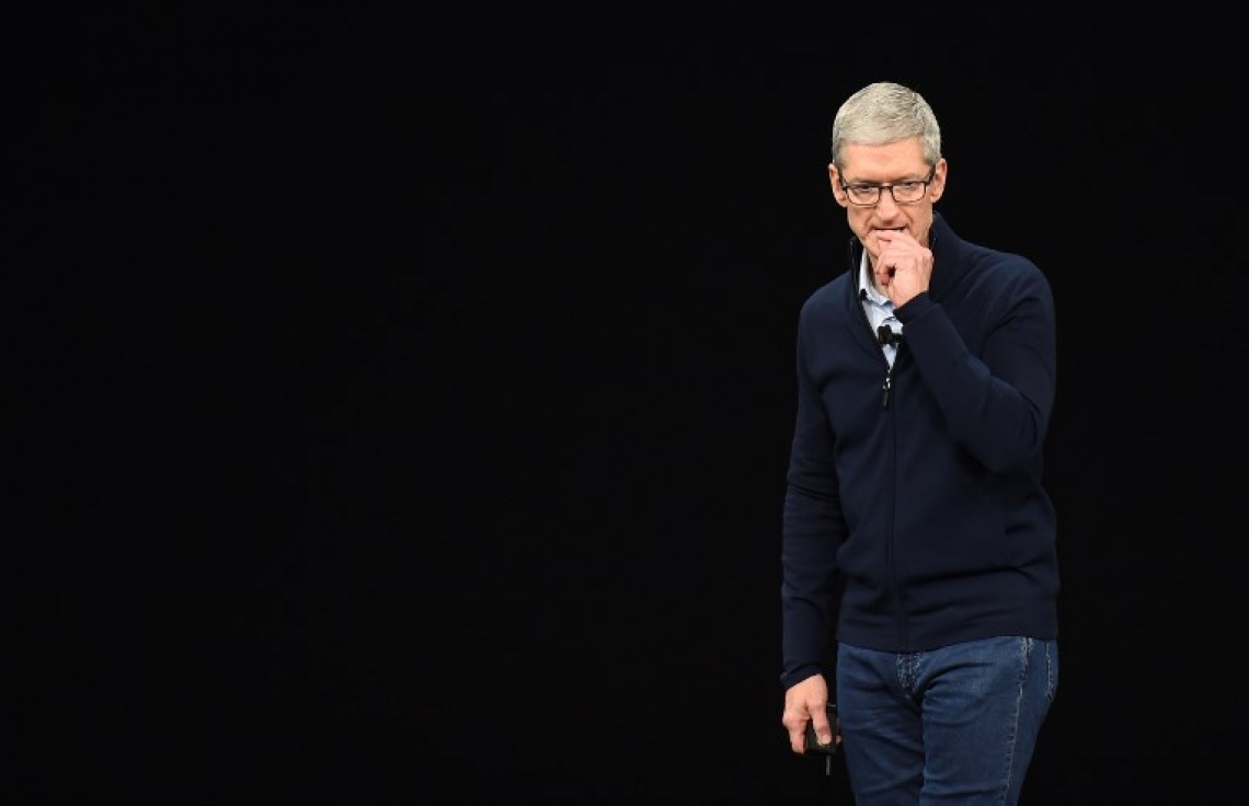 އެޕަލްގެ އާ އުފެއްދުންތައް ދައްކާލުމަށް، ކެލިފޯނިއާގެ ކަޕަޓީނޯގައި ހުންނަ އެ ކުންފުނީގެ އާ ކެމްޕަސްގައ ސެޕްޓެމްބަރު 12، 2017 ގައި ބޭއްވި ހާއްސަ ހަފުލާގައި ކުންފުނީގެ ސީއީއޯ ޓިމް ކުކް. -- ފޮޓޯ: އޭއެފްޕީ