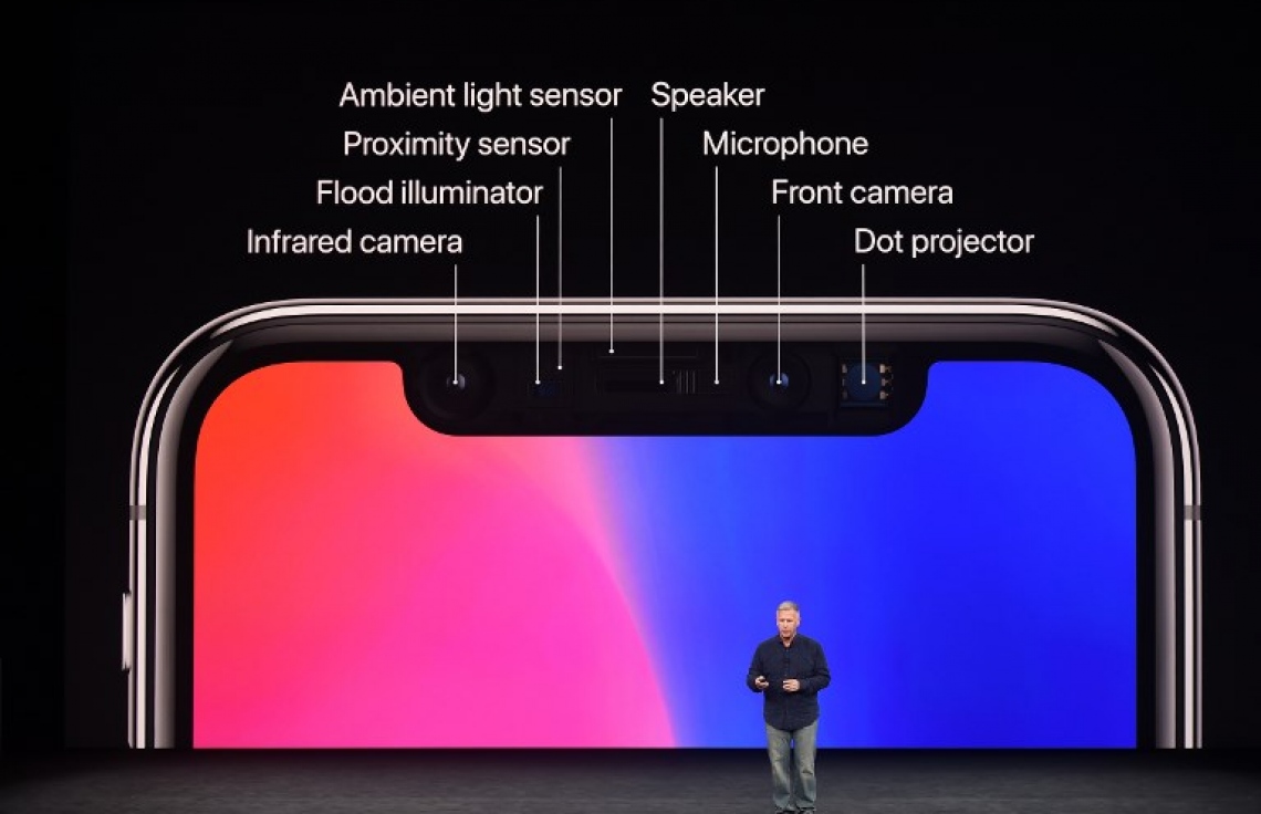އެޕަލްގެ އާ އުފެއްދުންތައް ދައްކާލުމަށް، ކެލިފޯނިއާގެ ކަޕަޓީނޯގައި ހުންނަ އެ ކުންފުނީގެ އާ ކެމްޕަސްގައ ސެޕްޓެމްބަރު 12، 2017 ގައި ބޭއްވި ހާއްސަ ހަފުލާގައި އައިފޯން 10ގެ މައުލޫމާތު ދެނީ. -- ފޮޓޯ: އޭއެފްޕީ