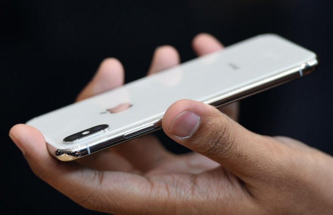 އެޕަލްގެ އާ އުފެއްދުންތައް ދައްކާލުމަށް، ކެލިފޯނިއާގެ ކަޕަޓީނޯގައި ހުންނަ އެ ކުންފުނީގެ އާ ކެމްޕަސްގައ ސެޕްޓެމްބަރު 12، 2017 ގައި ބޭއްވި ހާއްސަ ހަފުލާގައި އައިފޯން 10 ދައްކާލަނީ. -- ފޮޓޯ: އޭއެފްޕީ