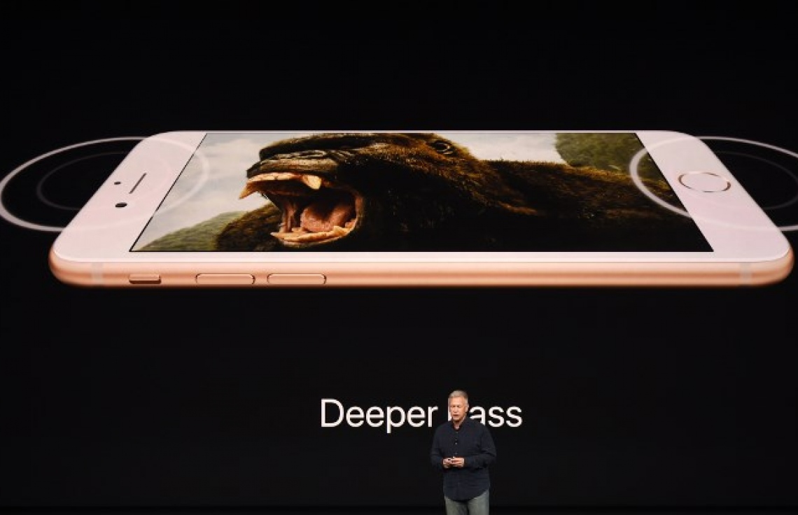 އެޕަލްގެ އާ އުފެއްދުންތައް ދައްކާލުމަށް، ކެލިފޯނިއާގެ ކަޕަޓީނޯގައި ހުންނަ އެ ކުންފުނީގެ އާ ކެމްޕަސްގައ ސެޕްޓެމްބަރު 12، 2017 ގައި ބޭއްވި ހާއްސަ ހަފުލާގައި އުފެއްދުންތަކާ ބެހޭ މައުލޫމާތު ދެނީ. -- ފޮޓޯ: އޭއެފްޕީ