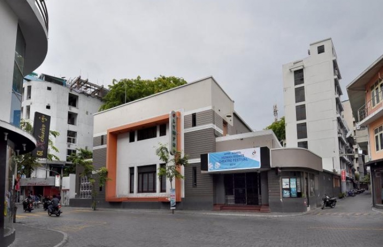 އަހަރު ނިމޭއިރު ދިވެހި ސިނަމާ ފަޅުވަނީ