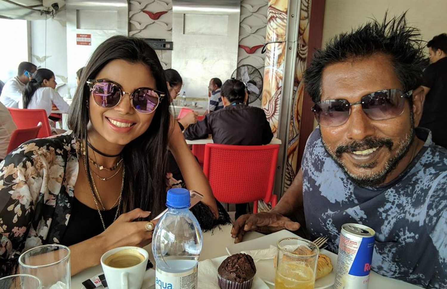 ކުޅުދުއްފުށްޓަށް ފުރުމުގެ ކުރިން "ހައްދު" ގެ ޑައިރެކްޓަރު ފައްތަހާއި ބަތަލާ އައްޒަ އެއާޕޯޓްގައި.