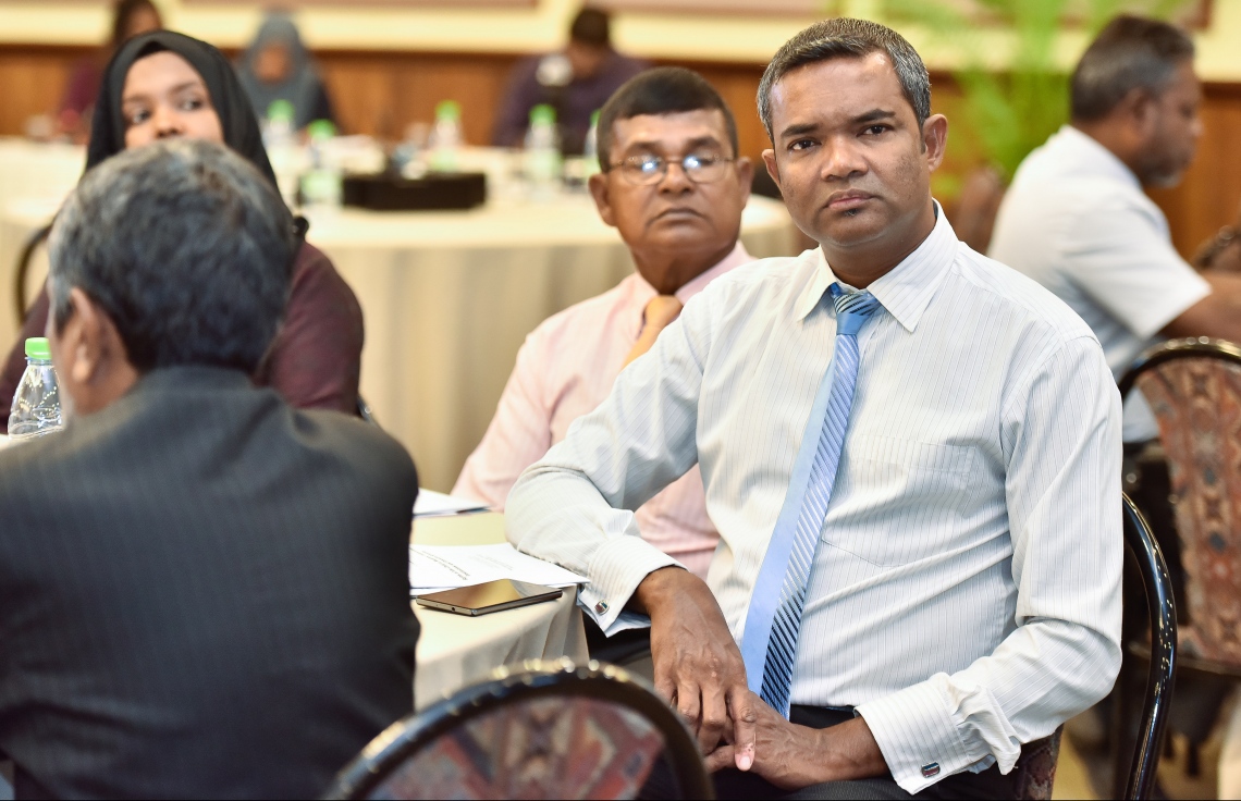 ބަނޑޮސް ރިސޯޓް: ސެޕްޓެމްބަރު 14، 2017- ފަނޑިޔާރުންގެ މަހާސިންތާގެ މިއަދުގެ ސެޝަންގެ ތެރެއިން: މި މަހާސިންތާ ފެށުމުގެ ރަސްމިއްޔާތުގައި ވަނީ ފަނޑިޔާރުންނާއި ގާނޫނީ ވަކީލުންނާއި ކޯޓުތަކުގެ މުވައްޒަފުންނަށް ދާއިމީ ގޮތެއްގައި ތައުލީމާއި ތަމްރީނު ދިނުމުގައި އެހީތެރިވުމުގެ ގޮތުން ޖުޑިޝަލް އެކަޑަމީ އާއި މެލޭޝިއާގެ އިސްލާމިކް ޔުނިވާސިޓީއާ ދެމެދު އެއްބަސްވުމެއްގައި ސޮއިކޮށްފައި.---ފޮޓޯ: ނިޝާން އަލީ/މިހާރު