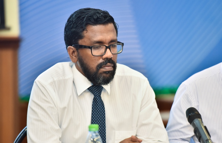 އަމުރުތައް ނެރުނީ ދެ ފަނޑިޔާރުން އަންގާ ގޮތަށް!