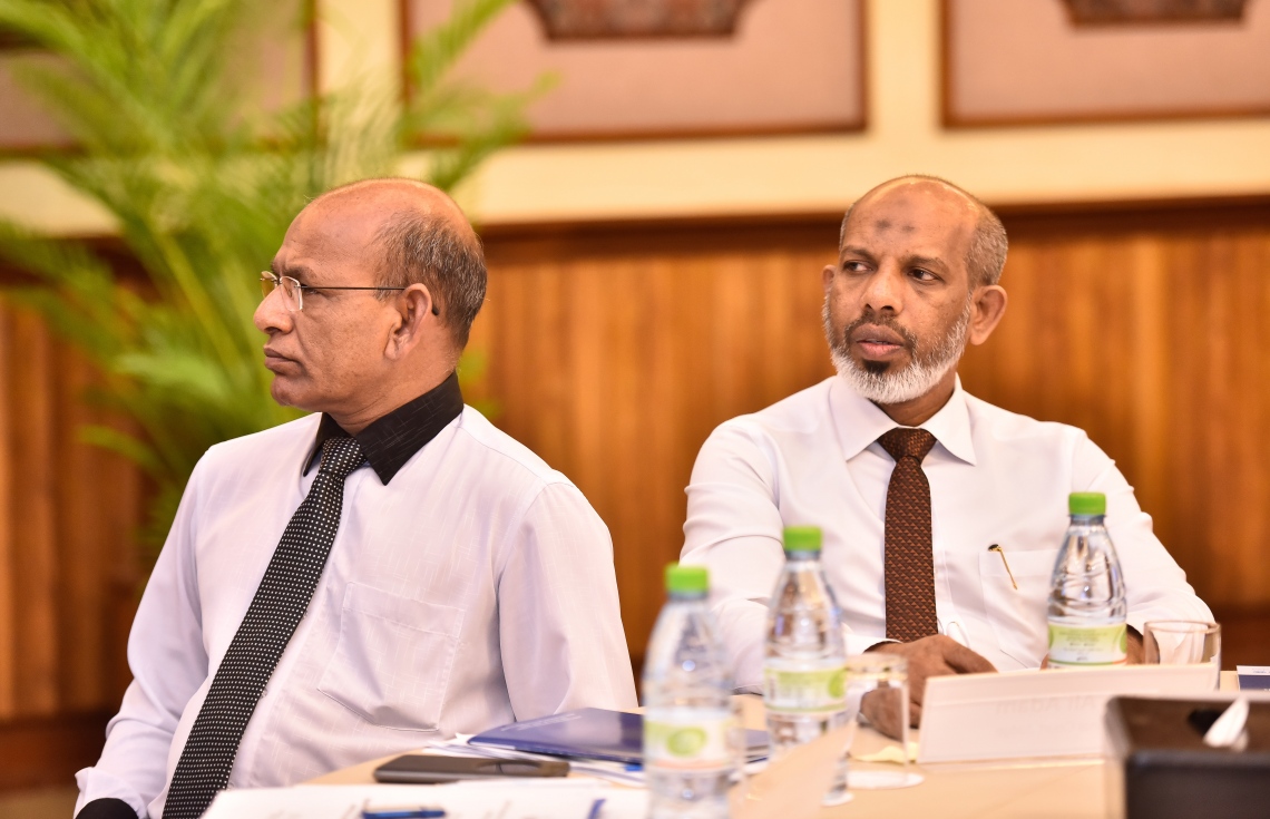 ބަނޑޮސް ރިސޯޓް: ސެޕްޓެމްބަރު 14، 2017- ފަނޑިޔާރުންގެ މަހާސިންތާގެ މިއަދުގެ ސެޝަންގައި ބައެއް ފަނޑިޔާރުން: މި މަހާސިންތާ ފެށުމުގެ ރަސްމިއްޔާތުގައި ވަނީ ފަނޑިޔާރުންނާއި ގާނޫނީ ވަކީލުންނާއި ކޯޓުތަކުގެ މުވައްޒަފުންނަށް ދާއިމީ ގޮތެއްގައި ތައުލީމާއި ތަމްރީނު ދިނުމުގައި އެހީތެރިވުމުގެ ގޮތުން ޖުޑިޝަލް އެކަޑަމީ އާއި މެލޭޝިއާގެ އިސްލާމިކް ޔުނިވާސިޓީއާ ދެމެދު އެއްބަސްވުމެއްގައި ސޮއިކޮށްފައި.---ފޮޓޯ: ނިޝާން އަލީ/މިހާރު